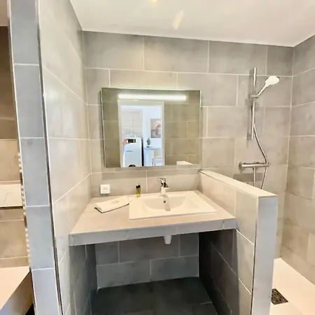 Apartment Marinesappartement, 2min Plage, Acces Direct Port