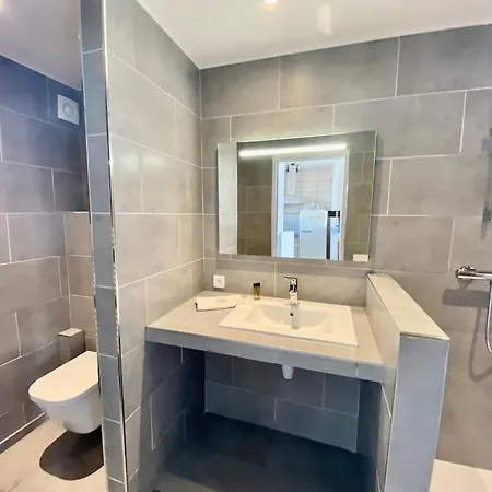 Marinesappartement, 2min Plage, Acces Direct Port Apartment